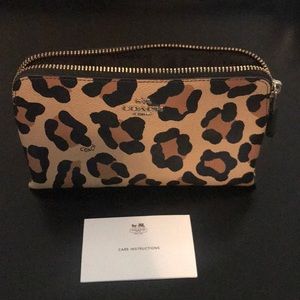 NWOT Coach make up bag